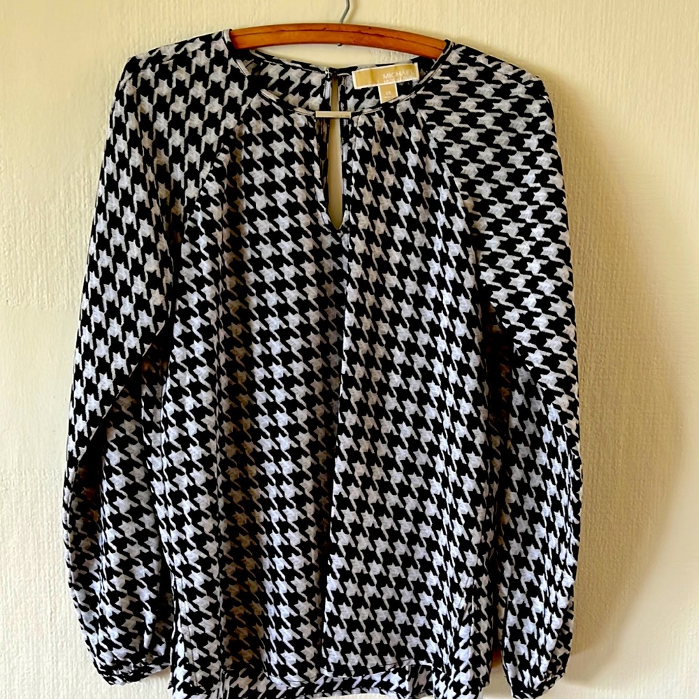Michael Kors top with tooth hound pattern.